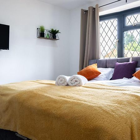 7 Guests - 4 Bedroom - Free Wi-Fi - Kettering Luaran gambar