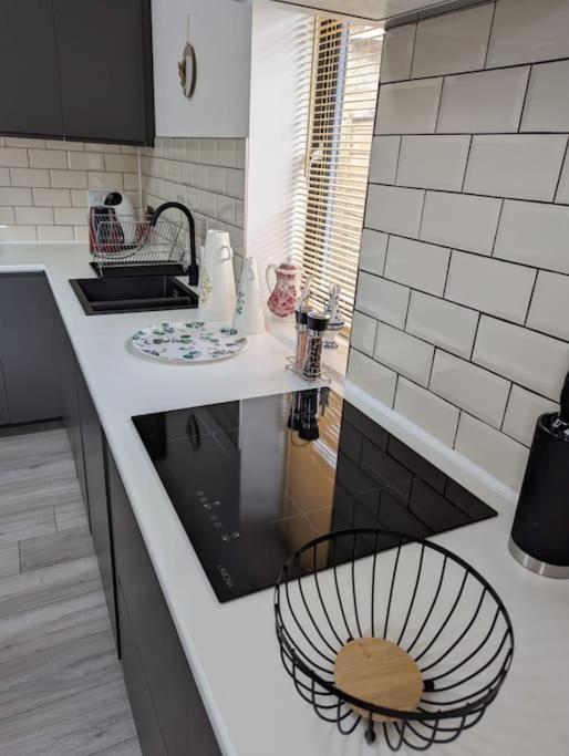 7 Guests - 4 Bedroom - Free Wi-Fi - Kettering Luaran gambar