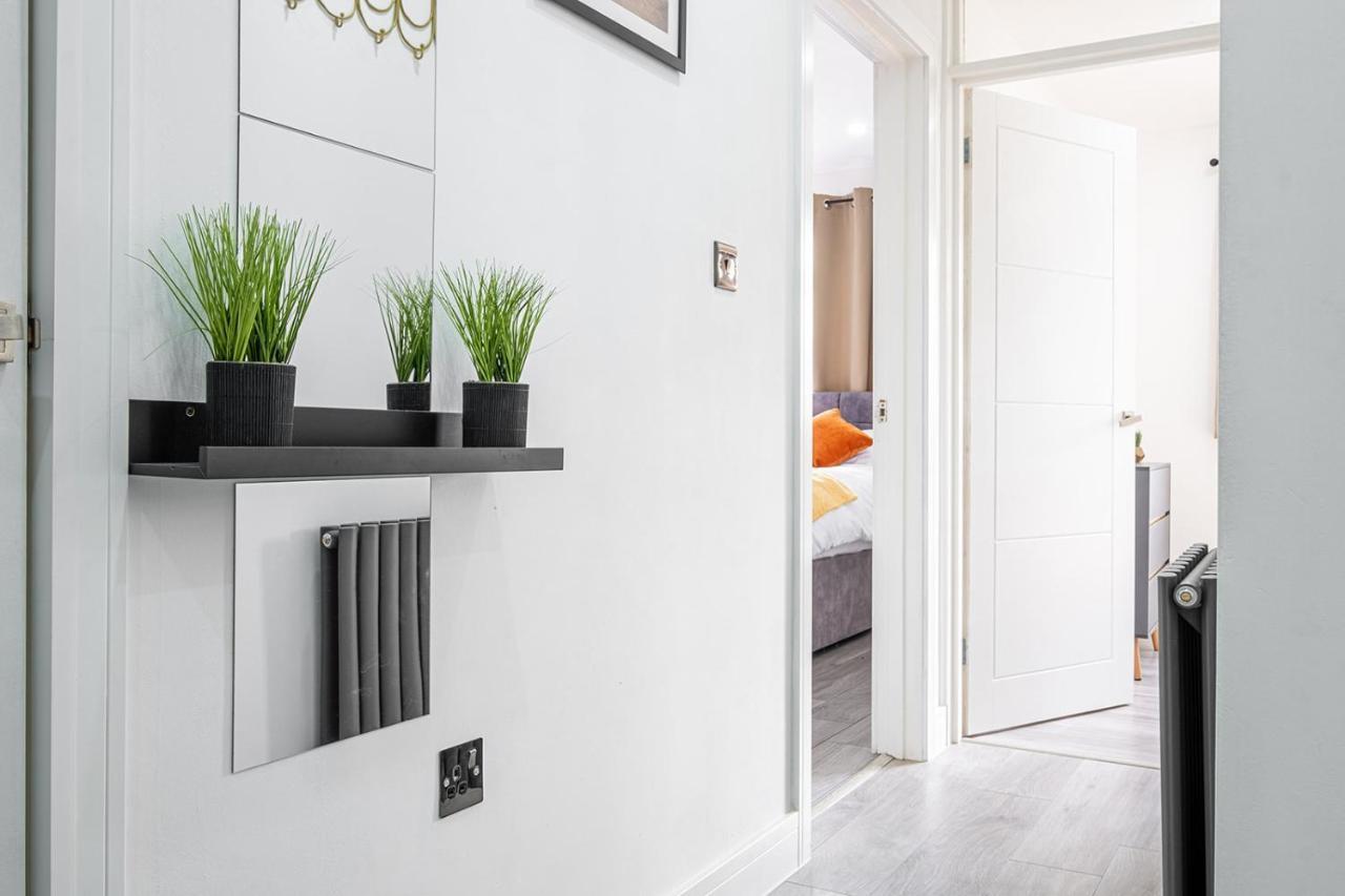 7 Guests - 4 Bedroom - Free Wi-Fi - Kettering Luaran gambar