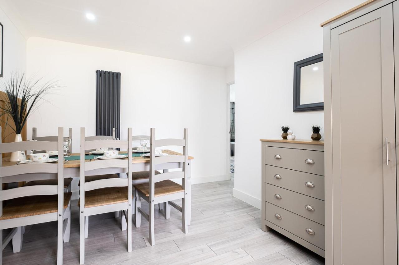 7 Guests - 4 Bedroom - Free Wi-Fi - Kettering Luaran gambar