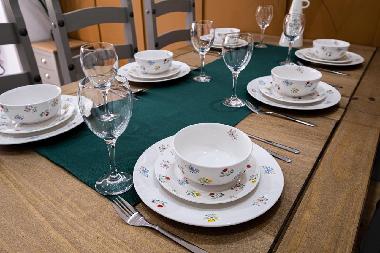 7 Guests - 4 Bedroom - Free Wi-Fi - Kettering Luaran gambar