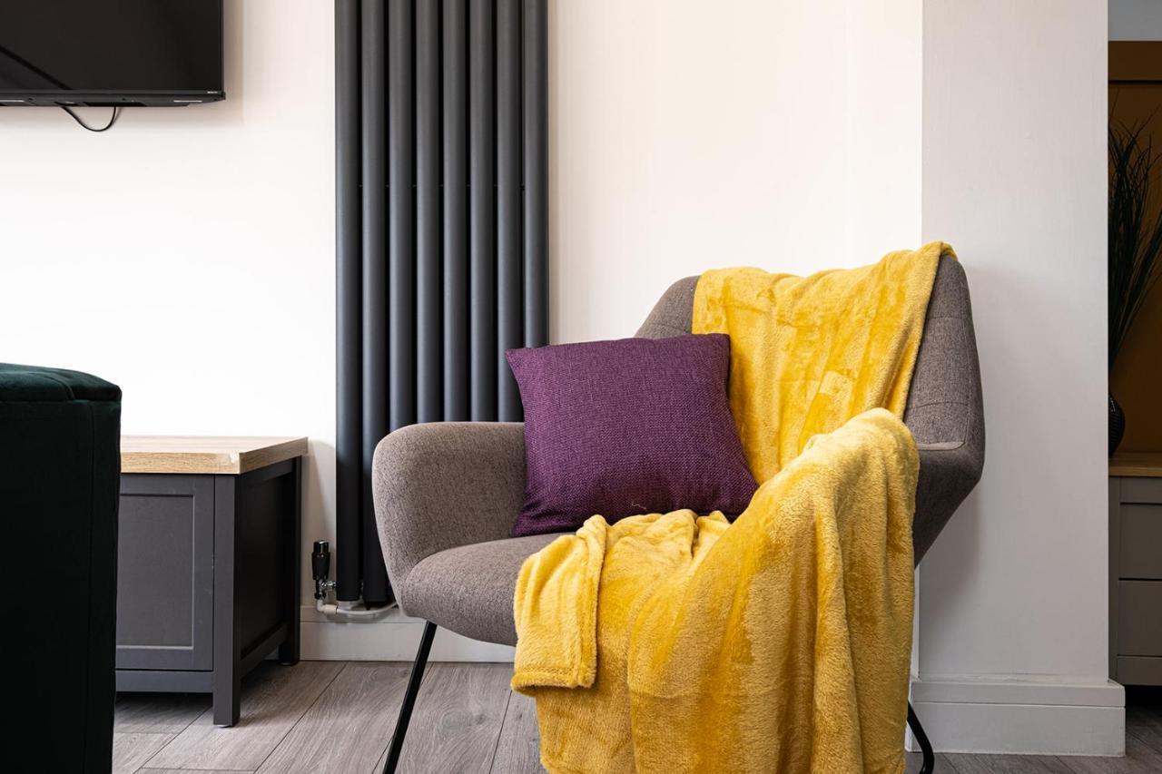 7 Guests - 4 Bedroom - Free Wi-Fi - Kettering Luaran gambar
