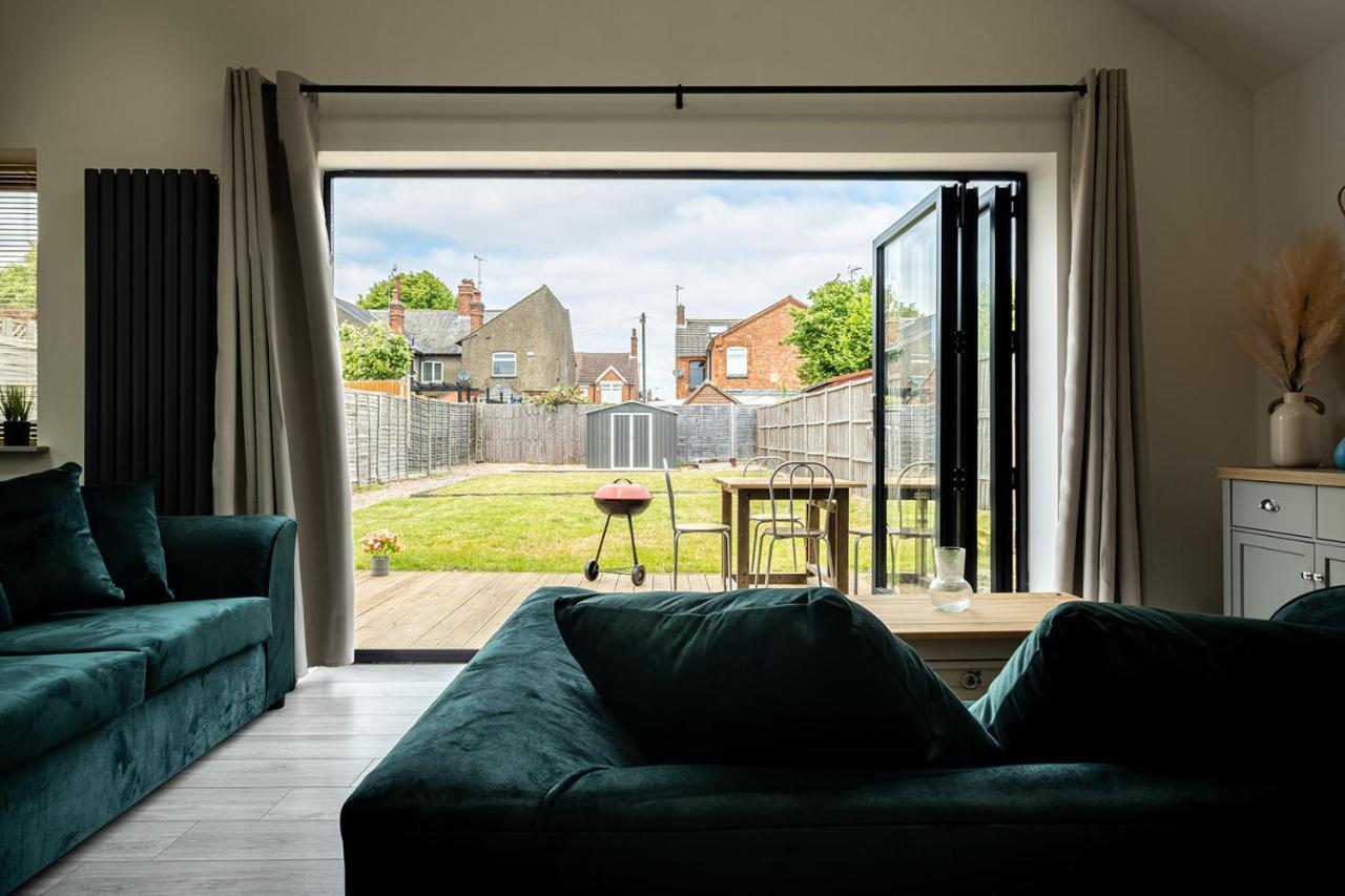 7 Guests - 4 Bedroom - Free Wi-Fi - Kettering Luaran gambar